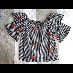 Off shoulders shirt size S